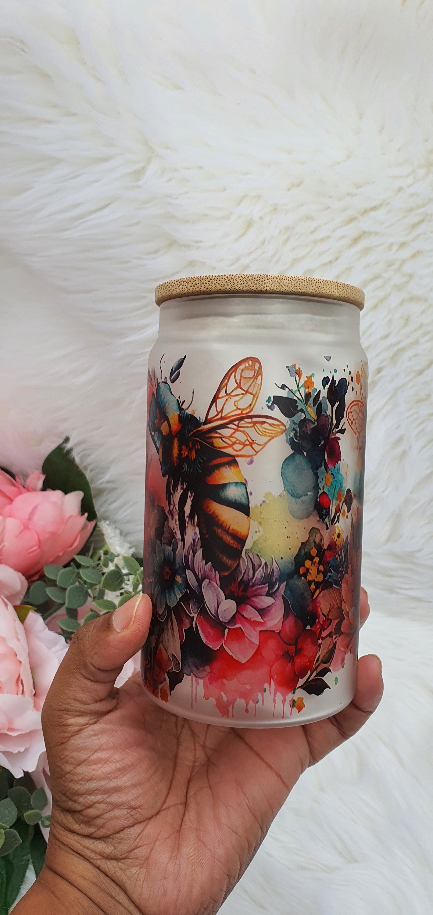 Personalised Glass Cup Floral Bee, Iced Coffee Glass Cup, Glass Beer Can Bambo Lid & Plastic Straw, Gift For Bee Lover, Gift For Her, Bride