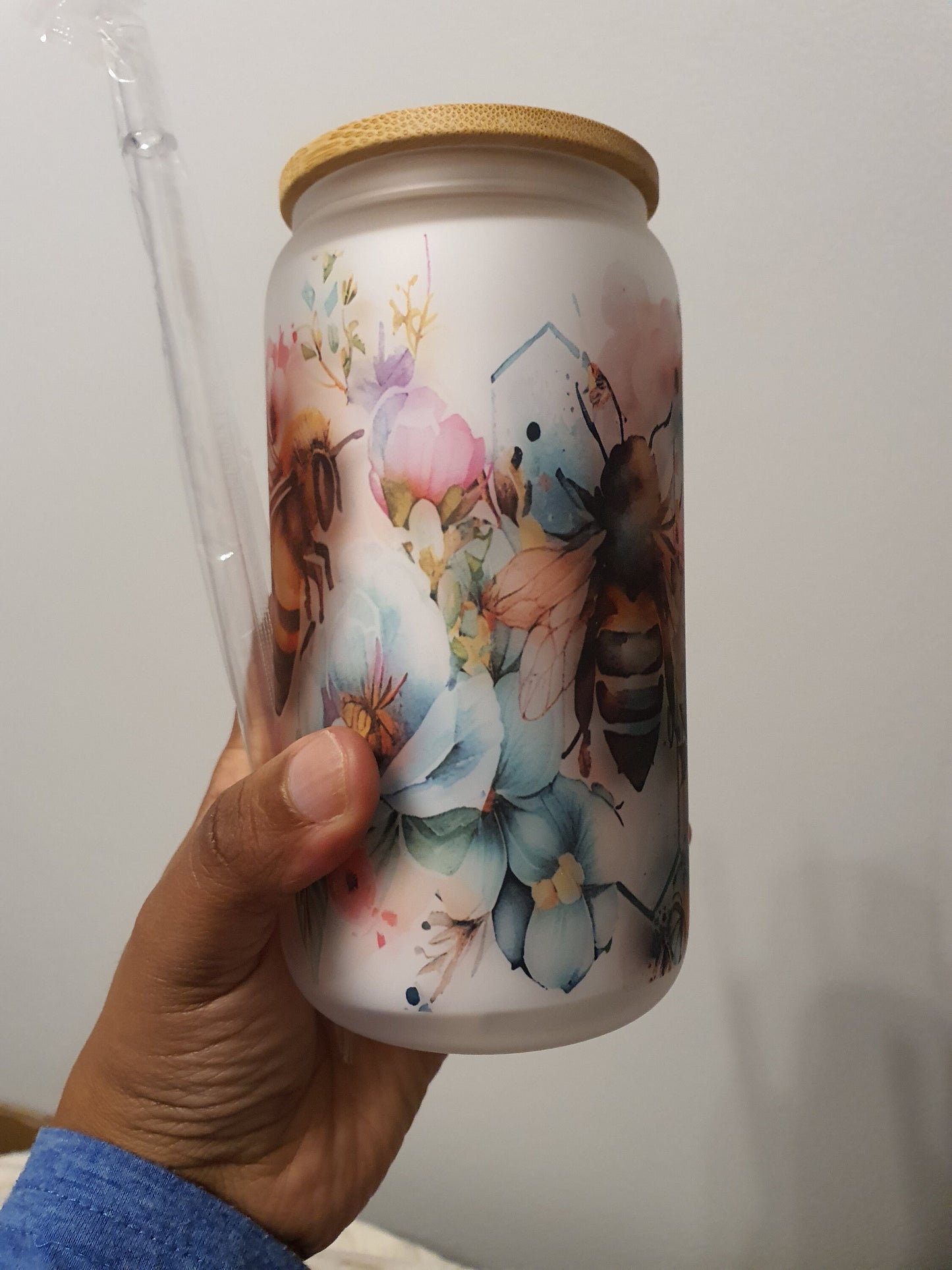 Personalised Glass Cup Floral Bee, Iced Coffee Glass Cup, Glass Beer Can Bambo Lid & Plastic Straw, Gift For Bee Lover, Gift For Her, Bride