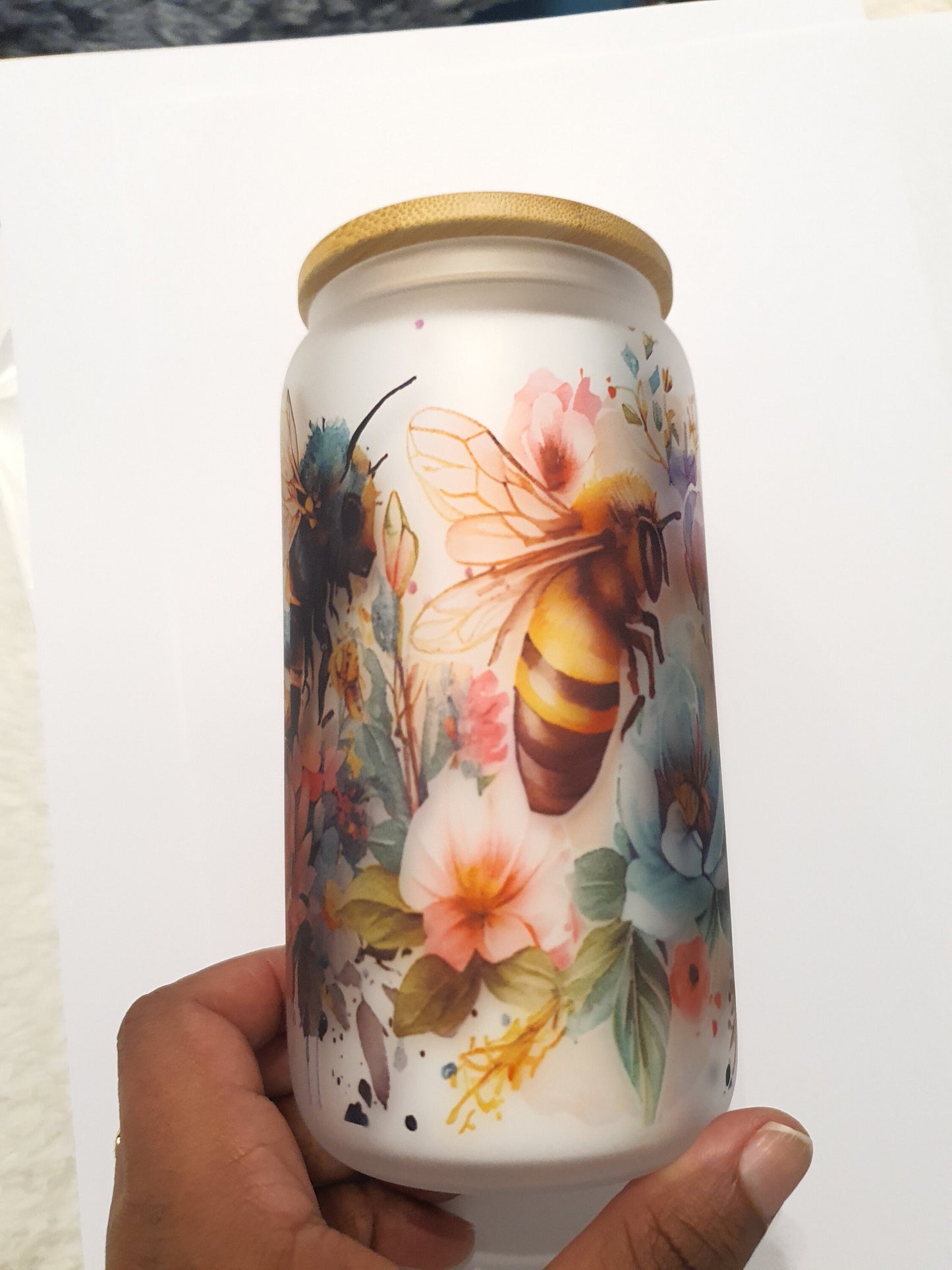 Personalised Glass Cup Floral Bee, Iced Coffee Glass Cup, Glass Beer Can Bambo Lid & Plastic Straw, Gift For Bee Lover, Gift For Her, Bride